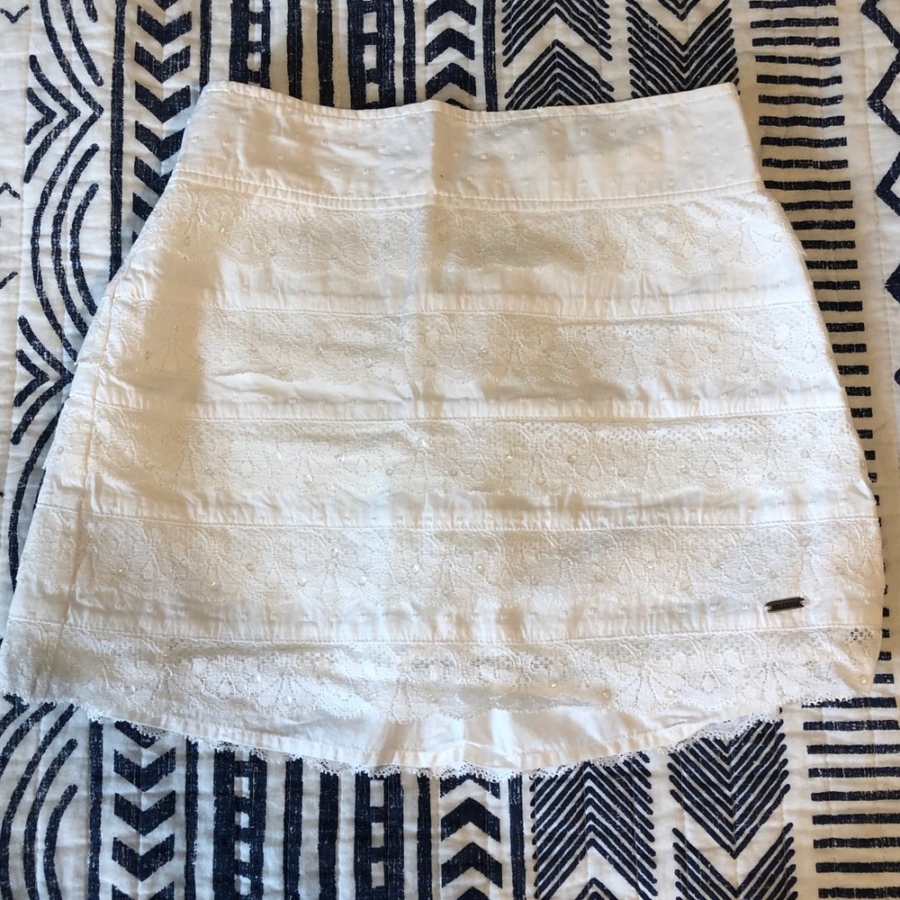 Xs sparkly white skirt with lace and sequins